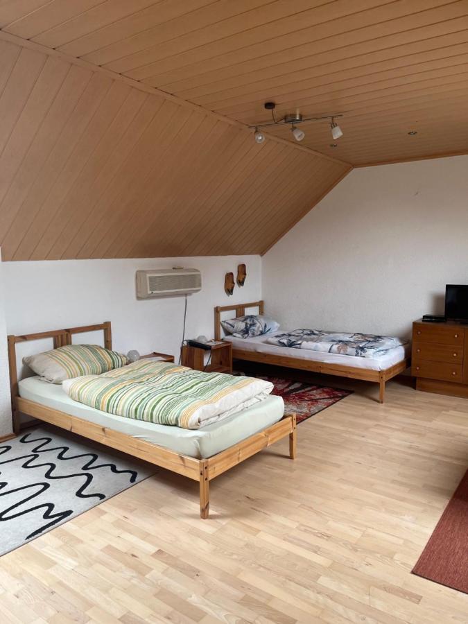 Monteurzimmer-Graf Nidda Bagian luar foto