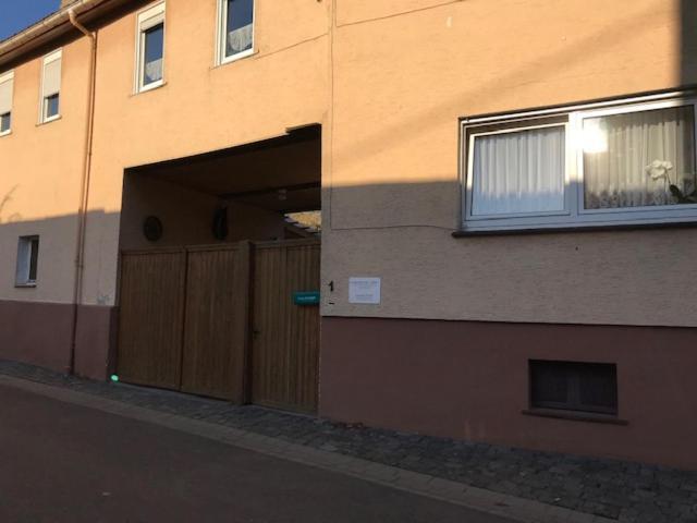 Monteurzimmer-Graf Nidda Bagian luar foto